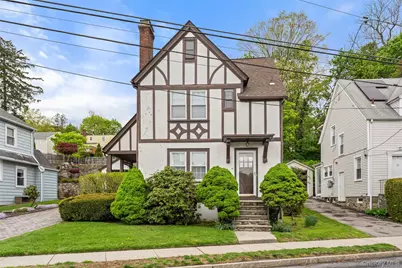 31 Lynton Place, White Plains, NY 10606 - Photo 1