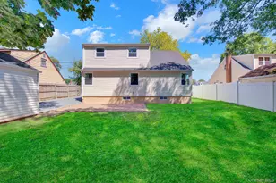 11 Parkwood Rd, Westbury, NY 11590 - Photo 21