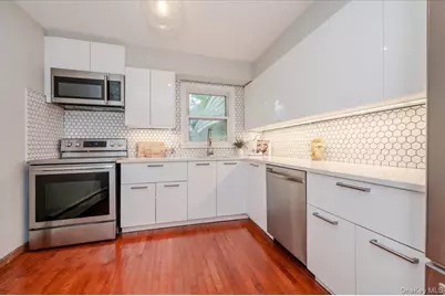 132 Litchfield Avenue, Babylon, NY 11702 - Photo 5