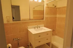 7 Balint Dr, Yonkers, NY 10710 - Photo 9