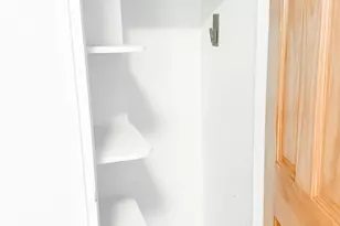 210 E 47th St, New York, NY 10017 - Photo 7