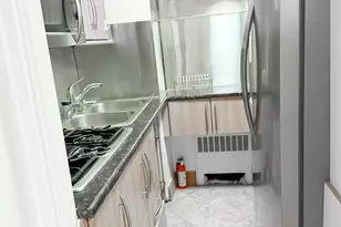 210 E 47th St, New York, NY 10017 - Photo 37