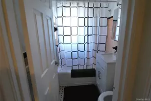 16 Wainwright Ave, Yonkers, NY 10710 - Photo 7