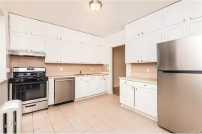 204 W 260th Street, Bronx, NY 10471 - Photo 3