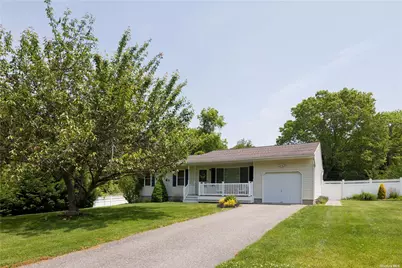 400 Wells Road, Laurel, NY 11948 - Photo 1