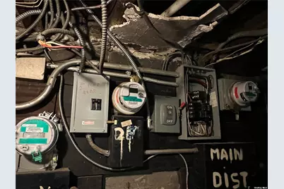 95-07 Roosevelt Avenue, Jackson Heights, NY 11372 - Photo 3