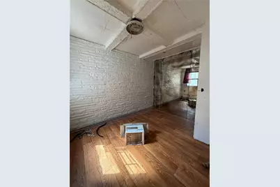 95-07 Roosevelt Avenue, Jackson Heights, NY 11372 - Photo 11