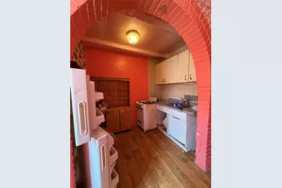 95-07 Roosevelt Avenue, Jackson Heights, NY 11372 - Photo 7