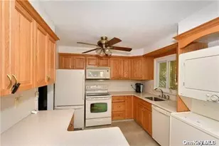 62 Murdock St, South Huntington, NY 11746 - Photo 3