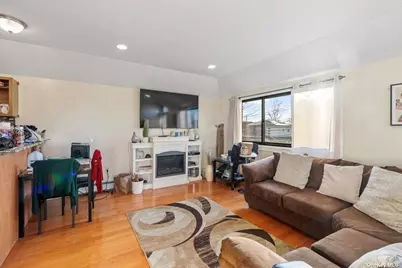 142-25 Latham Lane, Jamaica, NY 11434 - Photo 7