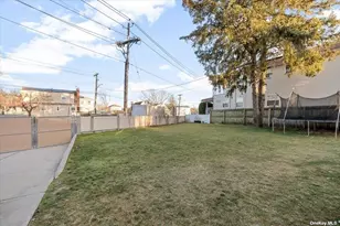 142-25 Latham Ln, Jamaica, NY 11434 - Photo 17