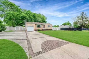 815 Americus Ave, Patchogue, NY 11772 - Photo 3