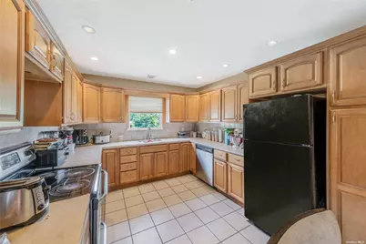 263 N Park Drive, Massapequa, NY 11758 - Photo 9