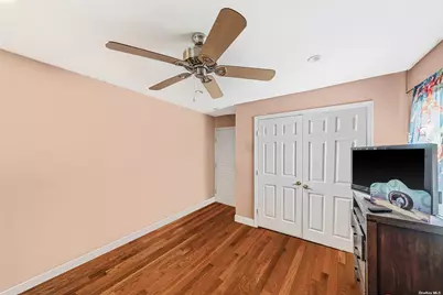 263 N Park Drive, Massapequa, NY 11758 - Photo 17