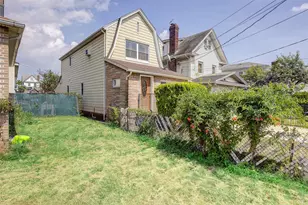 88-27 196th St, Hollis, NY 11423 - Photo 3