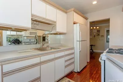 1213 E Broadway #B24, Hewlett, NY 11557 - Photo 9