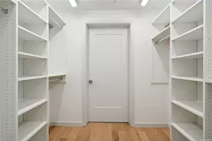 218 Middle Neck Rd, Great Neck, NY 11021 - Photo 9