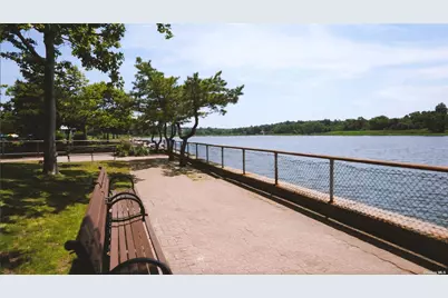 218 Middle Neck Road #203, Great Neck, NY 11021 - Photo 27