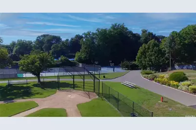 218 Middle Neck Road #203, Great Neck, NY 11021 - Photo 25