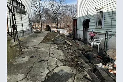 90 Jackie Robinson Parkway, Brooklyn, NY 11208 - Photo 7