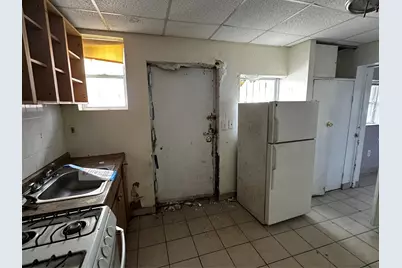 90 Jackie Robinson Parkway, Brooklyn, NY 11208 - Photo 13