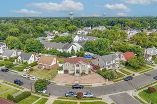 1056 North Dr, Merrick, NY 11566 - Photo 5