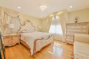 1056 North Dr, Merrick, NY 11566 - Photo 17