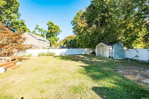 43 Hollins Ln, East Islip, NY 11730 - Photo 25