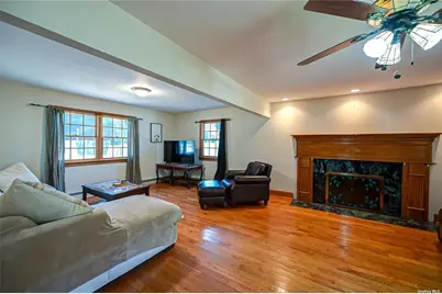 43 Hollins Lane, East Islip, NY 11730 - Photo 5