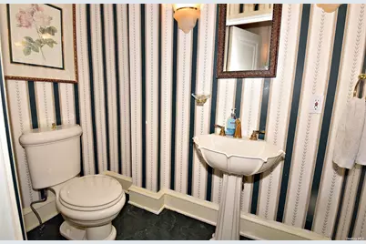 539 Manhasset Woods Road, Manhasset, NY 11030 - Photo 13