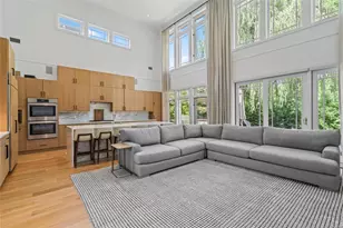 8 Holiday Pond Rd, Jericho, NY 11753 - Photo 11