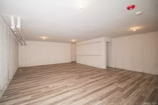 309 Ashley Ct Ave, North Babylon, NY 11703 - Photo 25