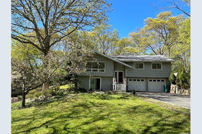 1615 Woodcliff Drive, Mattituck, NY 11952 - Photo 1