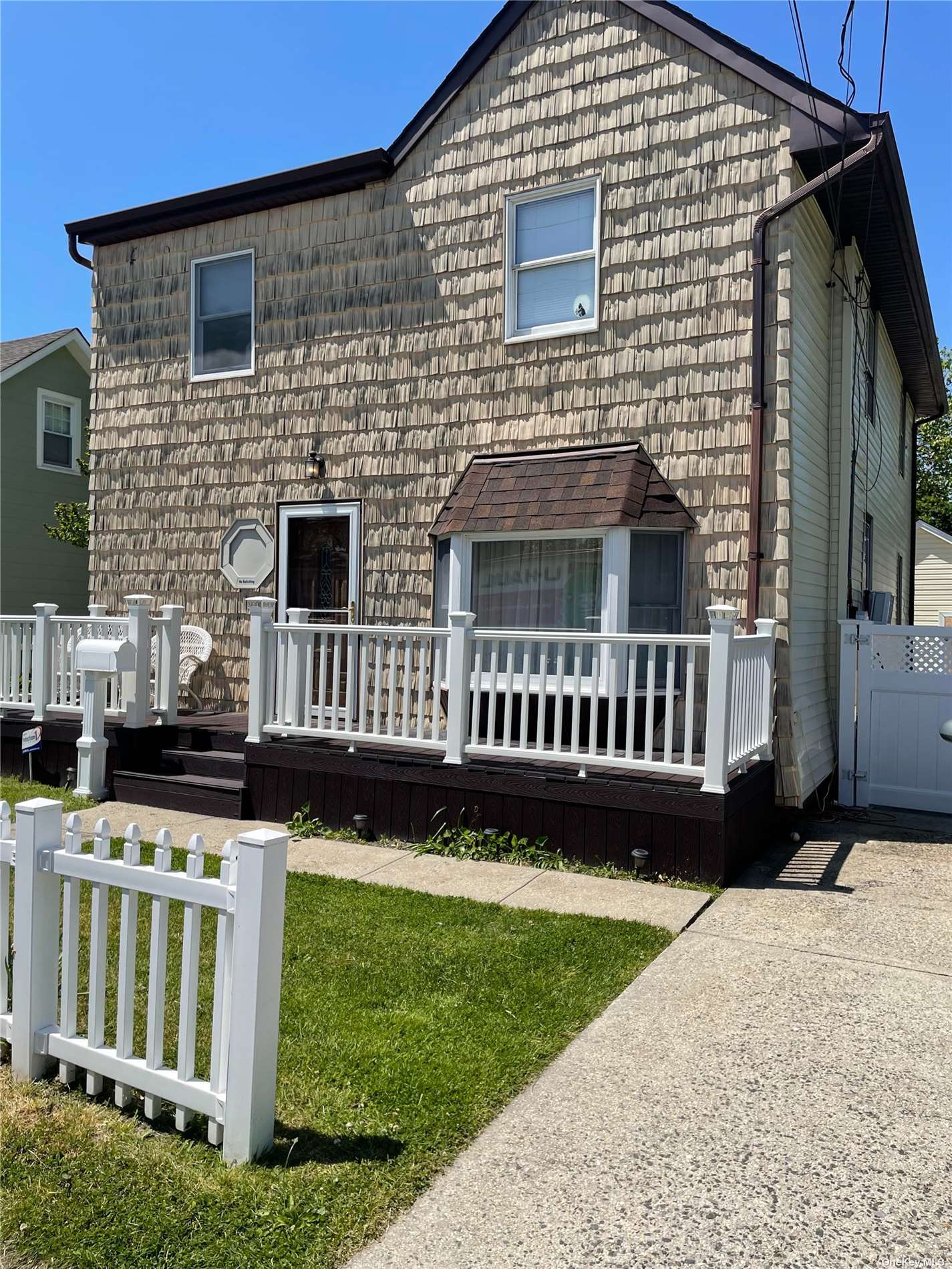 12 1st Ave, East Islip, NY 11730 - MLS 3480860 - Coldwell Banker