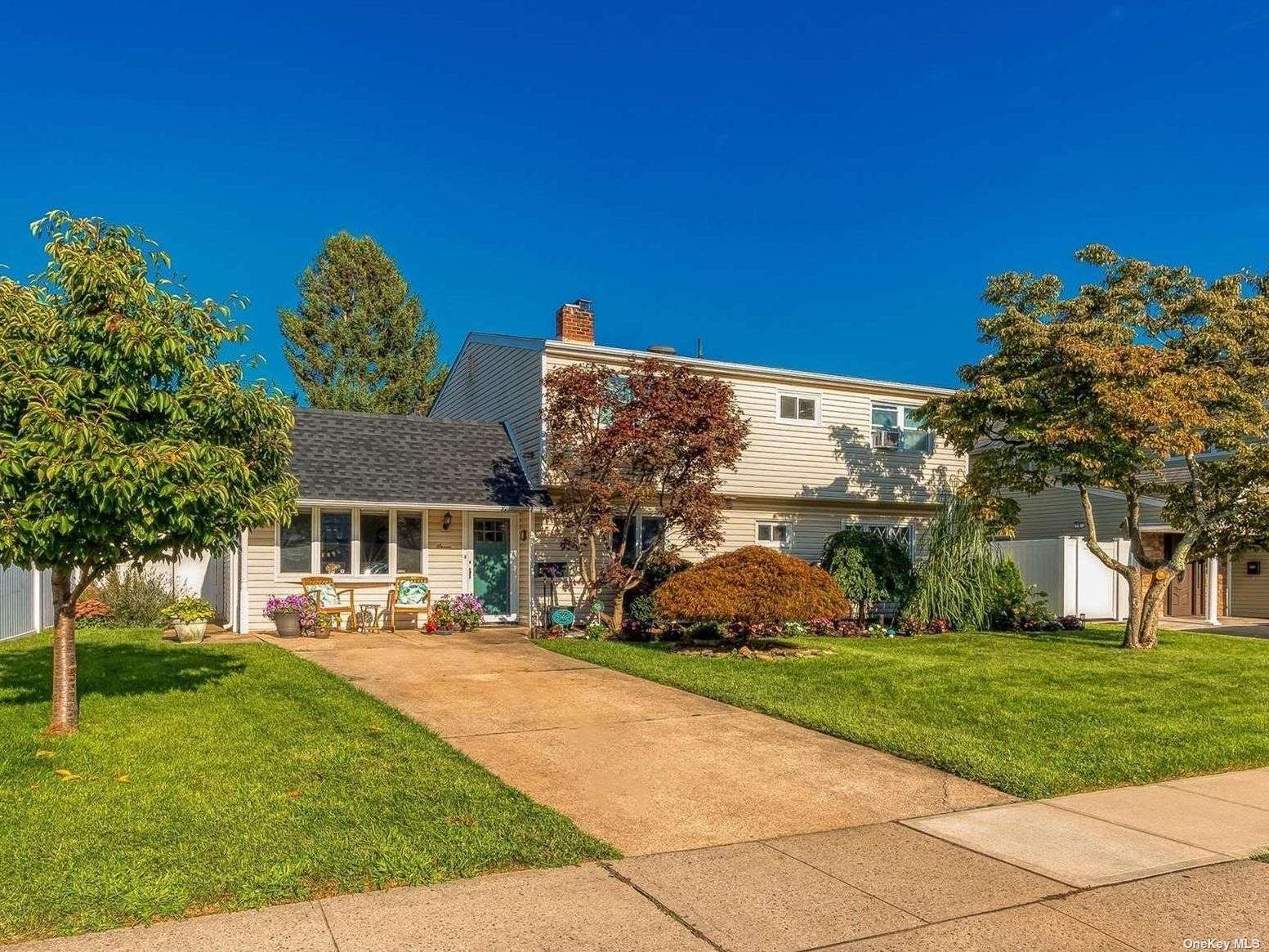 7 Cable Ln, Hicksville, NY 11801 MLS 3499606 Coldwell Banker