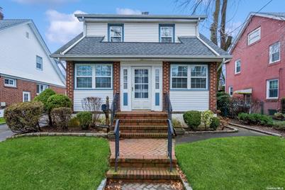 88 aspen street deals floral park ny