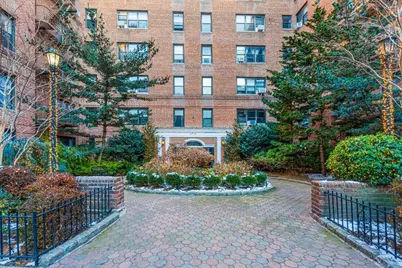 67-35 Yellowstone Boulevard #4D, Forest Hills, NY 11375 - Photo 1
