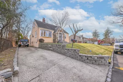 27 Summer Avenue, Great Neck, NY 11020 - Photo 1