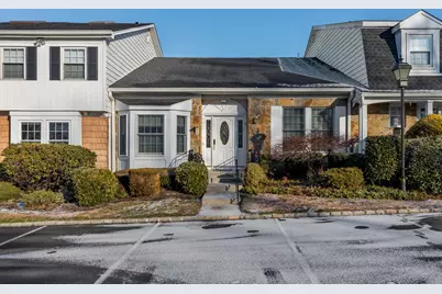 61 The Glade #61, Syosset, NY 11791 - Photo 1