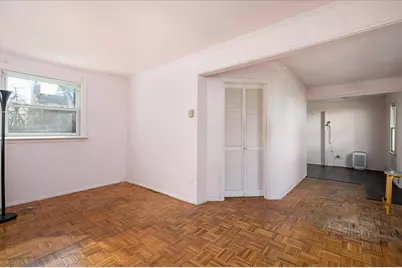 2 Beverly Avenue, Copiague, NY 11726 - Photo 9