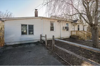 2 Beverly Avenue, Copiague, NY 11726 - Photo 3