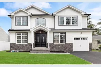 10 Preston Lane, Syosset, NY 11791 - Photo 1