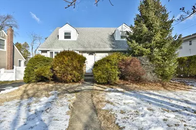 4 Kemp Lane, New Hyde Park, NY 11040 - Photo 1