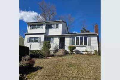 120 Glenwood Road, Glenwood Landing, NY 11547 - Photo 1