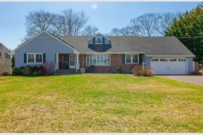 8 Colonial Court, Bay Shore, NY 11706 - Photo 1