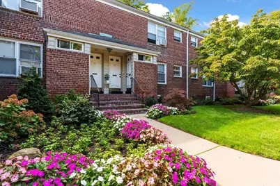 90 Edwards Street #1B, Roslyn Heights, NY 11577 - Photo 1