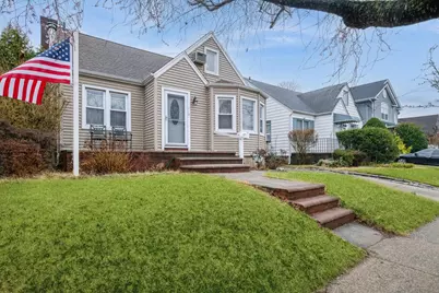 118 Kamda Boulevard, New Hyde Park, NY 11040 - Photo 1