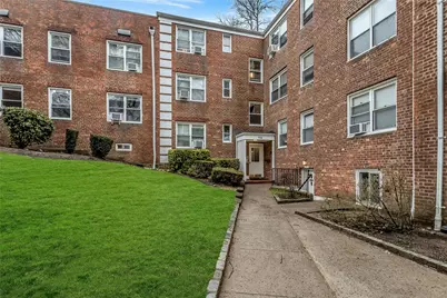 19 Edwards St #3E, Roslyn Heights, NY 11577 - Photo 1