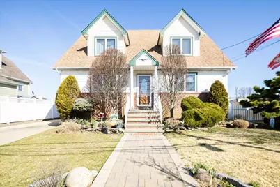 92 Hampton Place, Freeport, NY 11520 - Photo 1