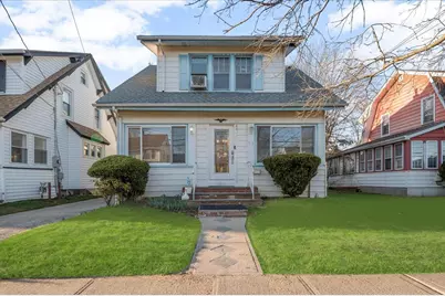 32 W Milton Street, Freeport, NY 11520 - Photo 1